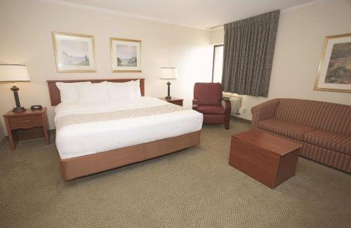 Oak Creek Hotel | La Quinta Inn by Wyndham Milwaukee Airport/Oak Creek