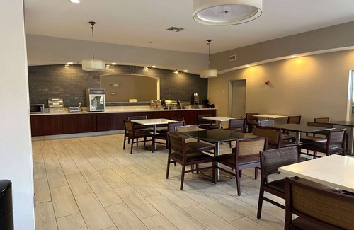 Northeast Heights Hotel | La Quinta Inn & Suites by Wyndham Albuquerque Midtown