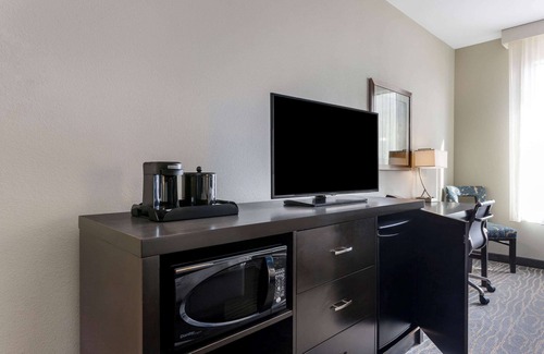 Odessa Hotel | La Quinta Inn & Suites by Wyndham Odessa N. - Sienna Tower