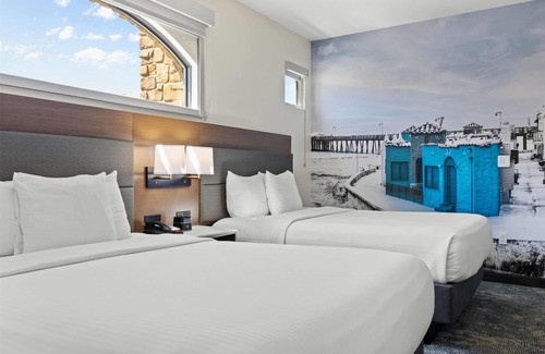 Beach Hill - Beach Flats Hotel | La Quinta Inn & Suites by Wyndham Santa Cruz