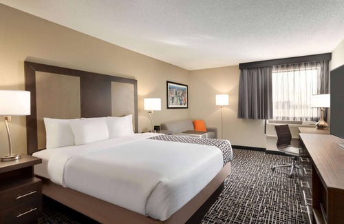 Sunset Hills Hotel | La Quinta Inn & Suites by Wyndham St Louis Route 66