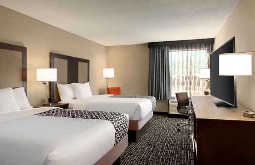 Sunset Hills Hotel | La Quinta Inn & Suites by Wyndham St Louis Route 66
