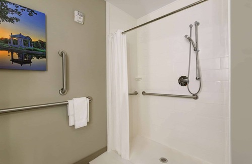 Sunset Hills Hotel | La Quinta Inn & Suites by Wyndham St Louis Route 66