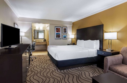 Carlsbad Hotel | La Quinta Inn & Suites by Wyndham Carlsbad - Legoland Area