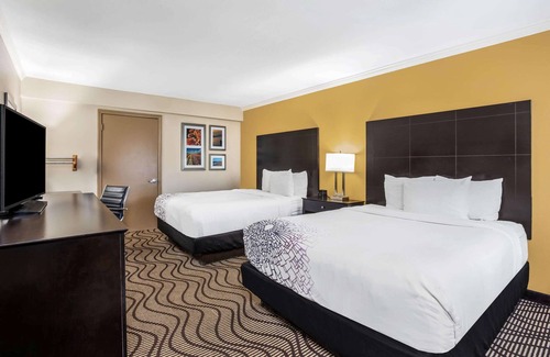 Carlsbad Hotel | La Quinta Inn & Suites by Wyndham Carlsbad - Legoland Area