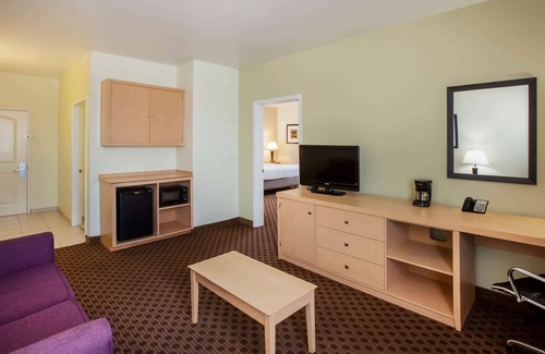Odessa Hotel | La Quinta Inn & Suites by Wyndham Odessa North