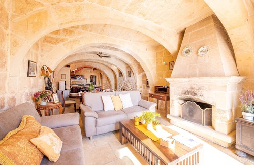Xaghra Villa | La Rustica Holiday Home