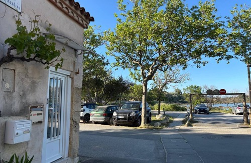 Peyriac-de-Mer Apartment | La SALINE atypical village house, facing the salt marshes