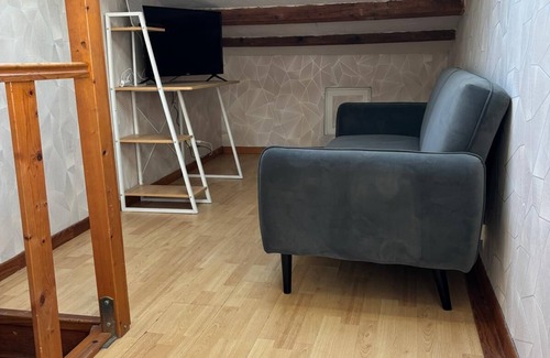 Peyriac-de-Mer Apartment | La SALINE atypical village house, facing the salt marshes