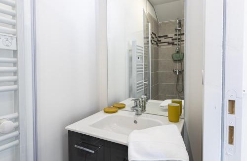 Saint-Serge Apartment | La scène - Wifi - Université