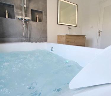 Charleville-Mezieres Apartment | La suite Carolo