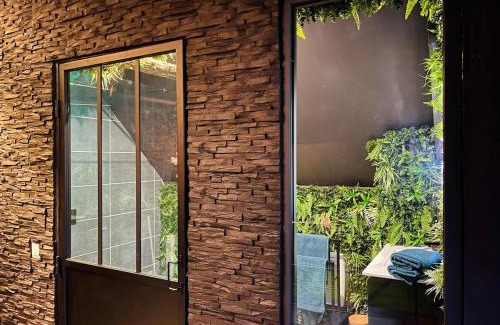 Wiwersheim Apartment | La Suite Oh la la - Duplex Jungle & Jacuzzi Privé