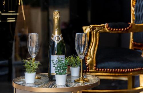 Riou - Petit Juas - Av de Grasse Apartment | La Suite Tentation
