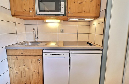 La Perriere Apartment | La Tania - Ski-in/Ski-out Apartment for 4 with Balcony in Résidence Le Grand Bois A