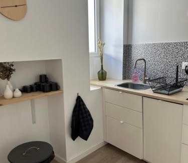 Centre Ville Apartment | La terrasse : Appartement chic 2 chambres au coeur de Pau