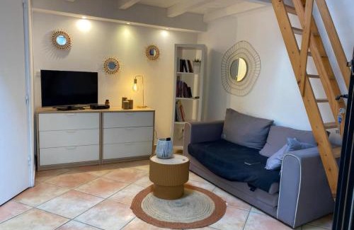 Centre Historique Apartment | La Tiny House YourHostHelper