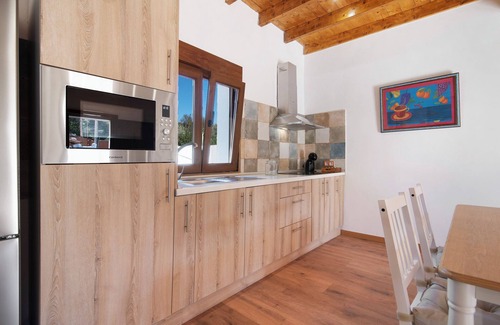 La Solana Villa | 'La Tirajanera 2' with Mountain Views, Shared Pool and Wi-Fi