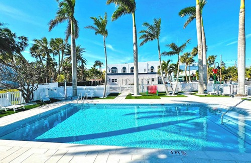 Pass-a-Grille Historic District Apartment | La Tortuga