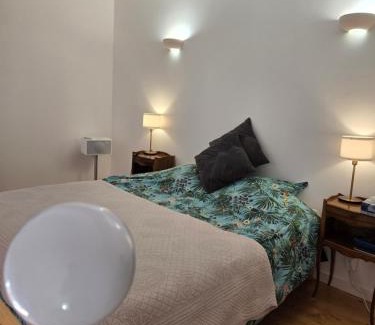 Saint-Saturnin Bed & Breakfast | La Tour Noble
