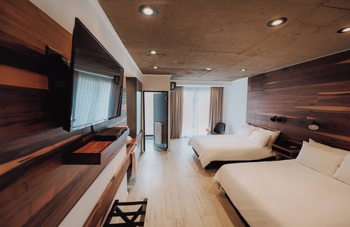 Rio Cuarto Hotel | La Urumpta Hotel, AKEN MIND