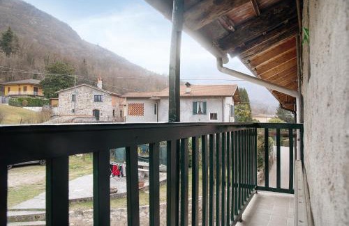 Porto Valtravaglia Apartment | La Vecchia Torre