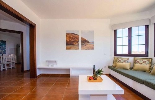 Tinajo House | La Vegueta is located in the famous volcanic landscape between Tiagua and Mancha Blanca and is a sma