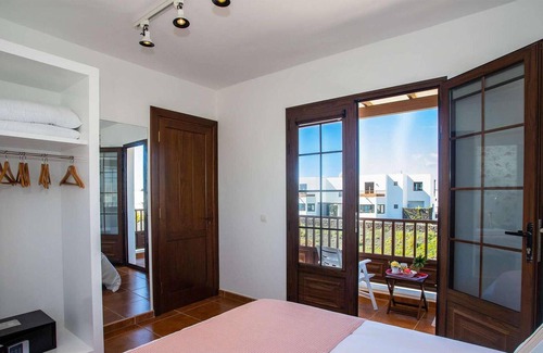 Tinajo House | La Vegueta is located in the famous volcanic landscape between Tiagua and Mancha Blanca and is a sma