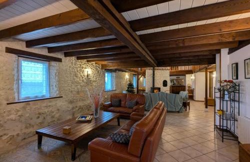 Angeduc House | La Vieille Etable : Charme, Piscine, Grand Jardin - FR-1-653-273