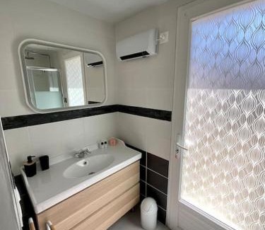 Capbreton House | La Villa Azur - Chaleureuse maisonnette avec piscine partagée