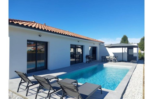 Azur Villa | LA VILLA D' AZUR- heated pool/for up to 8 people