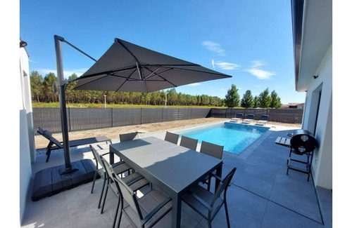 Azur Villa | LA VILLA D' AZUR- heated pool/for up to 8 people