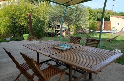 Lunel Villa | La villa des terres rouges