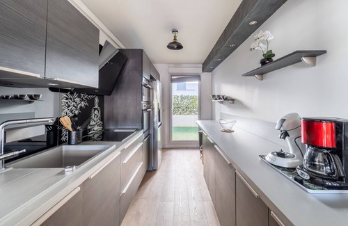 Riou - Petit Juas - Av de Grasse Apartment | La Villa Gauguin - Two Bedroom Apartment, Sleeps 6