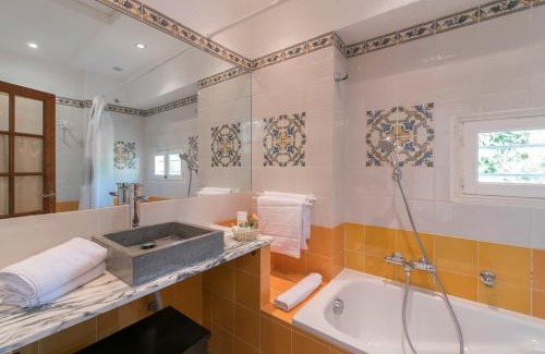 Vence Hotel | La Villa Roseraie , Hôtel Familial OUVERT TOUTE L'ANNEE