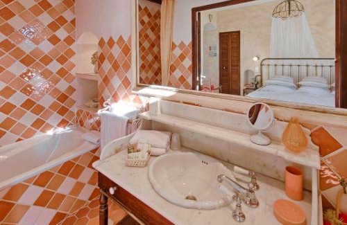 Vence Hotel | La Villa Roseraie , Hôtel Familial OUVERT TOUTE L'ANNEE