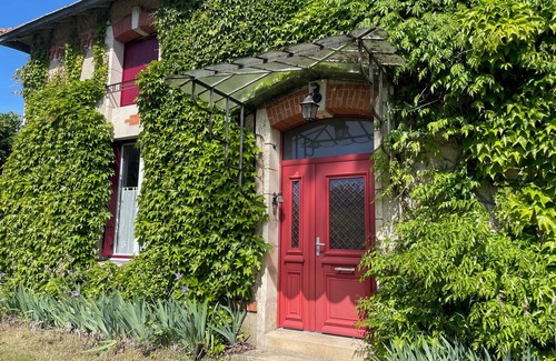 Valdivienne Villa | La Villa Rouge