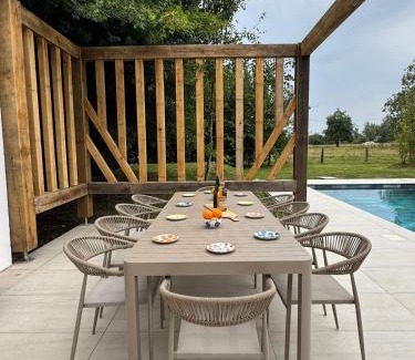 La Lande-Saint-Leger Villa | La villa Saint Léger - 12 personnes Jardin et piscine chauffee