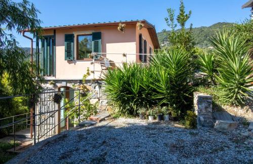 Rapallo House | La Villetta 2 - Elegant and Cozy Cottage with free parking and A C