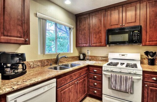 Laguna Niguel Condo | La Vista - Fireplace! 2 bed/2 bath! Pool! Ocean Breezes! 1 Car Garage
