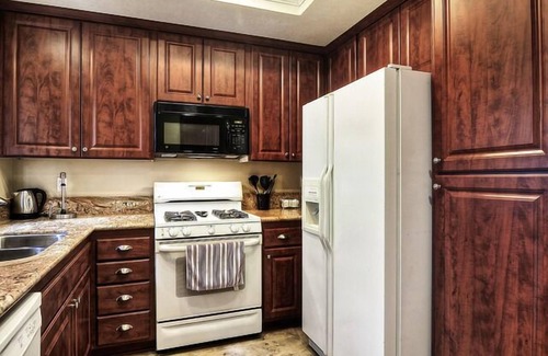 Laguna Niguel Condo | La Vista - Fireplace! 2 bed/2 bath! Pool! Ocean Breezes! 1 Car Garage