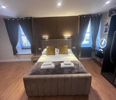 Wylam Bed & Breakfast | Laburnum Guest House at Bistro En Glaze