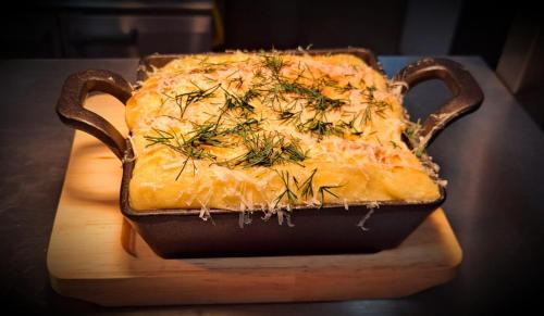 Wylam Bed & Breakfast | Laburnum Guest House at Bistro En Glaze
