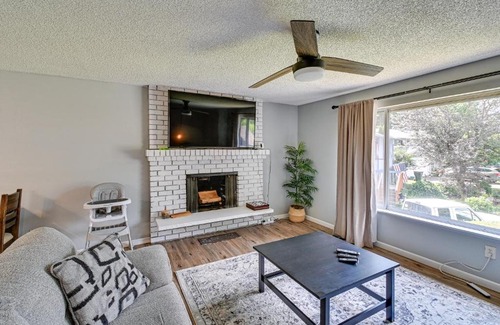 Lacey House | Lacey Home with Backyard - Family and Pet Friendly!