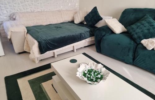 Bow West House | Lackco's Dulux Room for Royals