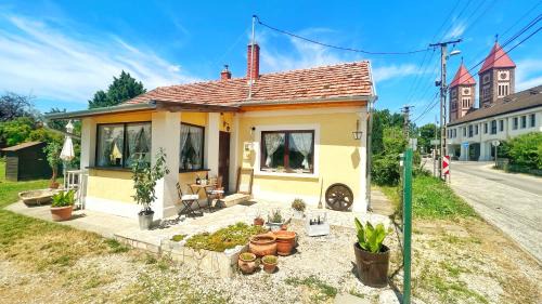 Balatonfured Apartment | Lady Lavender House