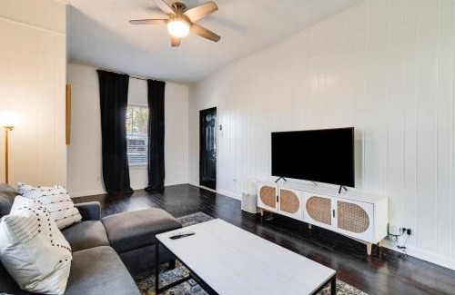 Freetown - Port Rico House | Lafayette Getaway-A cozy private bedroom close to downtown with shared spaces