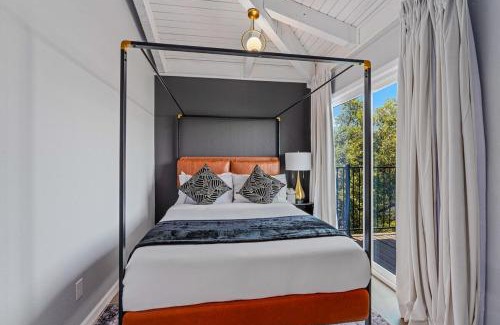Lago Vista House | Lago Luxury Retreat - Sunset Views of Lake Travis