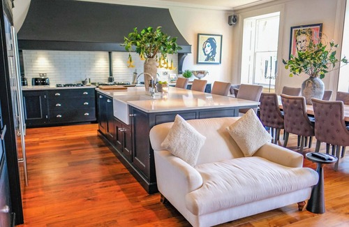 Torquay Villa | Laguna Mansion - Five Bedroom Villa, Sleeps 10