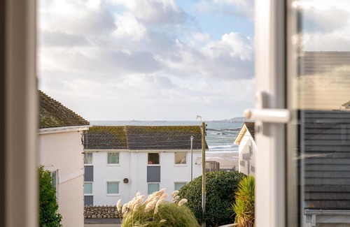 Rhosneigr House | Lagwn Glas: Pet-friendly 2-bed cottage in Rhosneigr