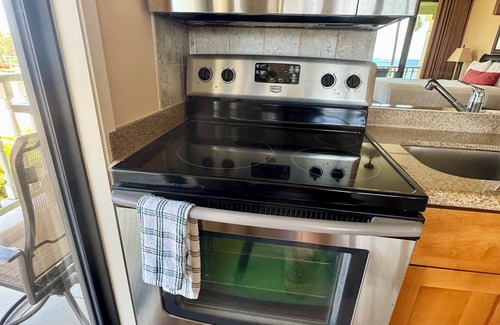Historic Lahaina Front Street Apartment | Lahaina Shores Luxury Oceanfront Ocean View & Mountain View w/2 Lanais